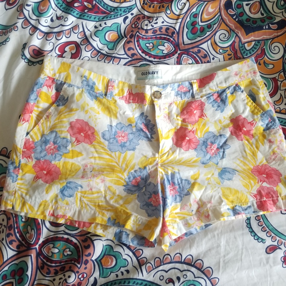 3 pair of old navy shorts